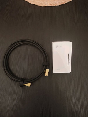 Wi-Fi extender TP-LINK AV600 powerline like new with cable