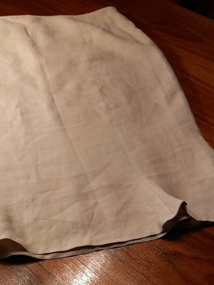 Beige skirt large in excellent condition