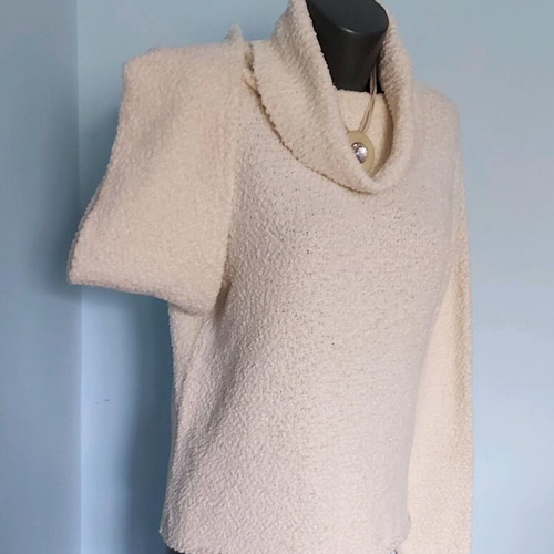 Coldwater Creek tunic sweater like new, cream color, soft boucle yarn