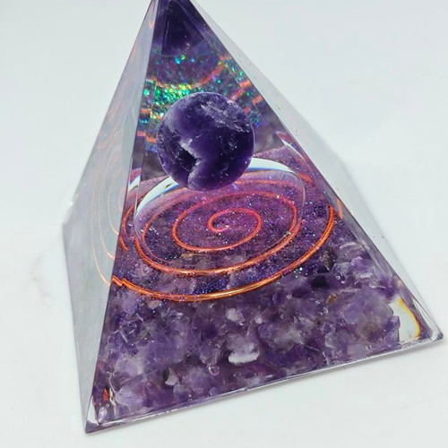 Orgonite Energy Pyramid with Natural Amethyst like new