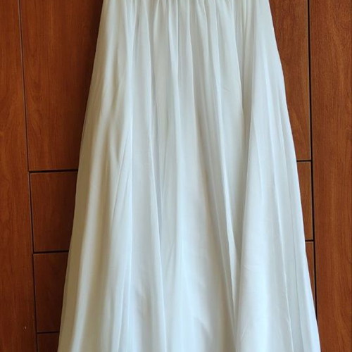 Wedding dress like new for petite brides, white with veil