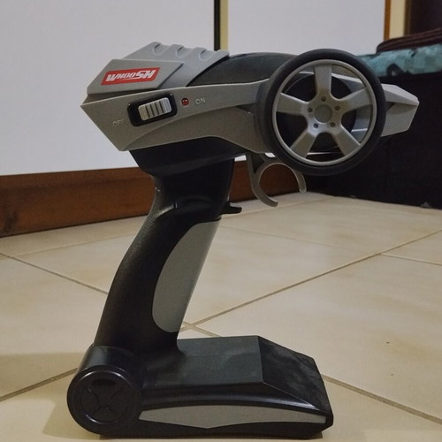 Electric toy car with drift and on-road wheels