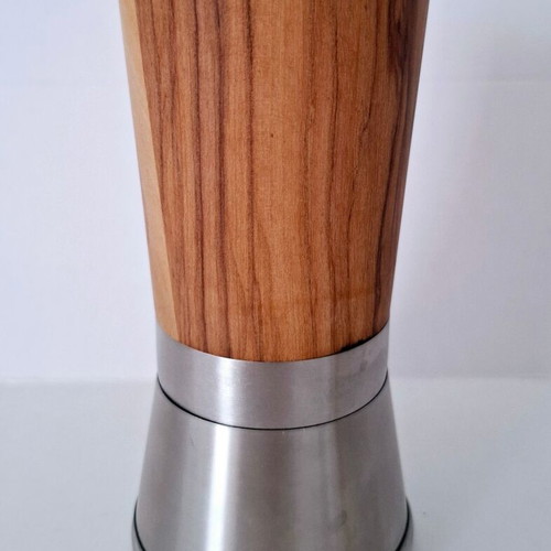 Manual grinder made of natural olive wood and stainless steel like new