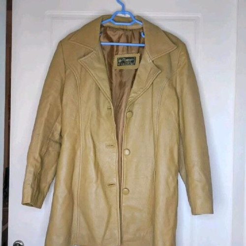 Leather beige jacket like new, slim fit, medium size