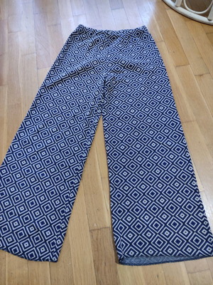 Pants one size with geometric patterns like new, black and purple