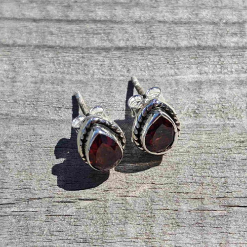 Silver Earrings with Garnet New