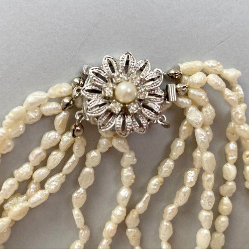 Vintage 1960s pearl set used, necklace and clip-on earrings