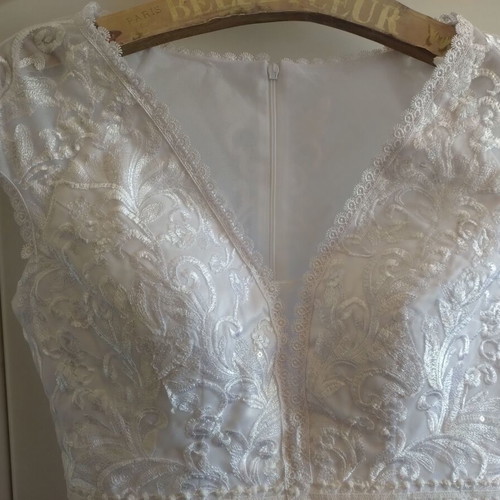 Wedding dress small, new, lace and satin train, romantic style