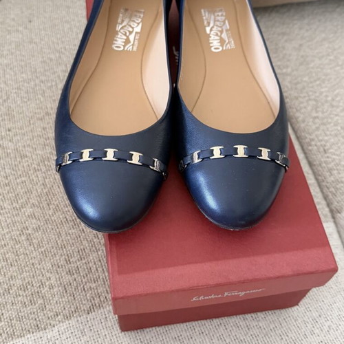 Salvatore Ferragamo ballerinas size 38 like new, blue