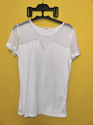 T-shirt white with lace like new