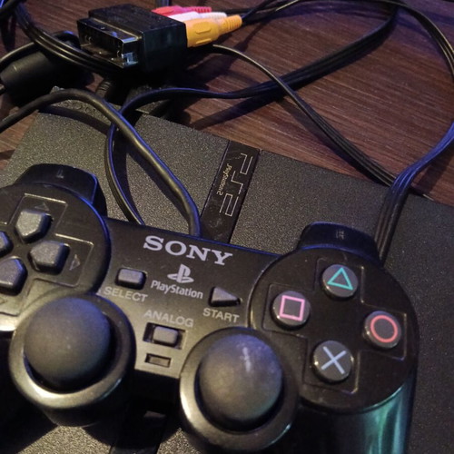 Sony PlayStation 2 console with memory card and remote
