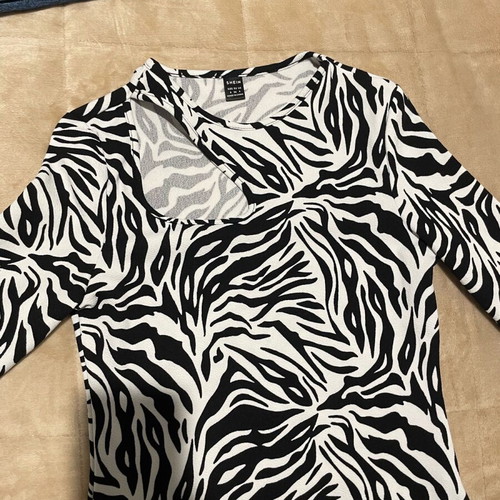 Shein top new, black and white, size S