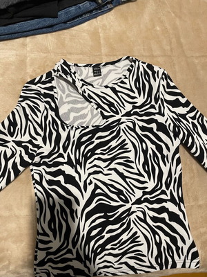 Shein top new, black and white, size S