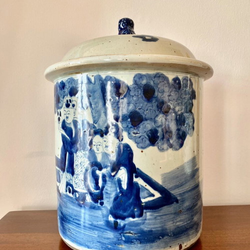 Ceramic Chinese vase cylindrical shape like new with lid