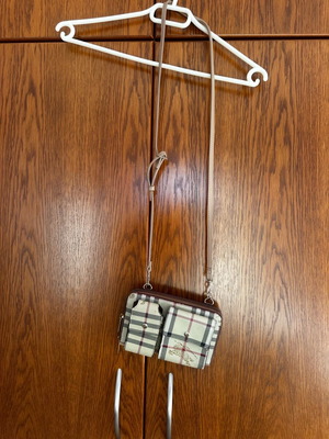 Burberry authentic crossbody bag like new, beige with internal and external pockets