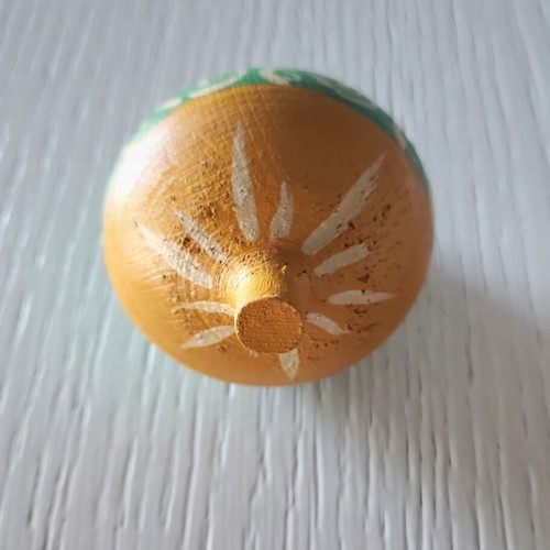 Large decorative wooden spinning top 8cm hand-painted with metal base