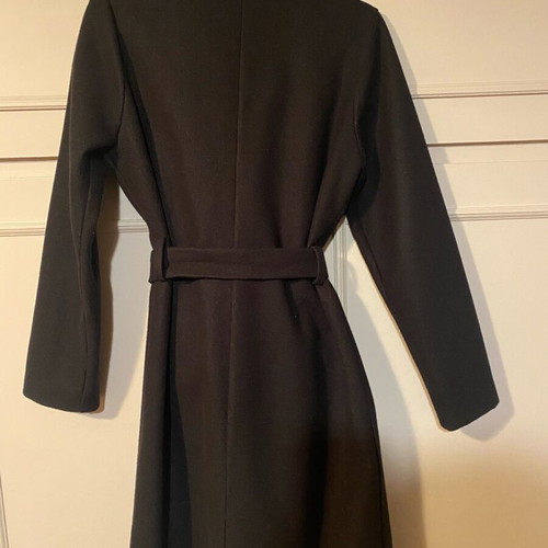 Black women's coat with belt new size medium