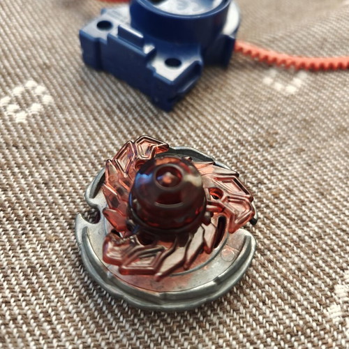Beyblade Hasbro Metal Fusion like new with launcher and key