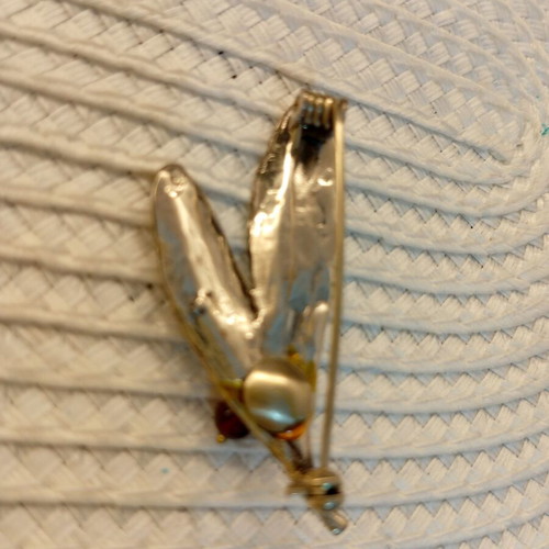 Vintage brooch in silver metal with purple berries, like new