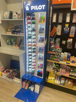 Pilot φωτιζόμενο display με 919 καινούργια προϊόντα