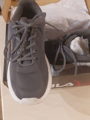 Fila Cassia 3 athletic shoes like new, size 40, gray