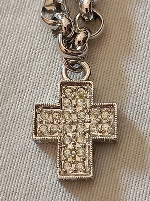 Κολιέ Y2K Chunky Cross σαν καινούργιο