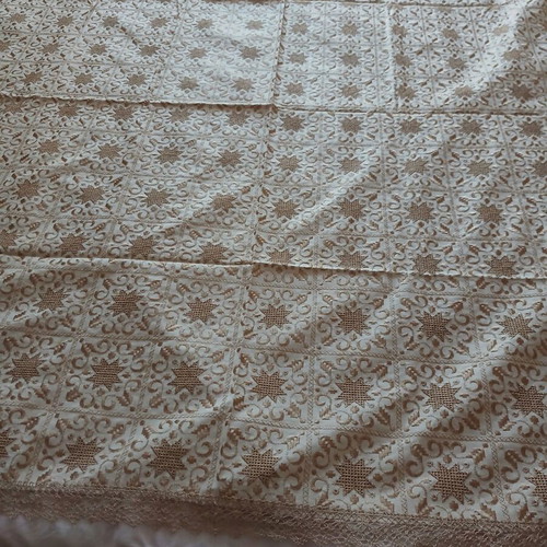 Tablecloth set with small embroidered doilies and napkins, new