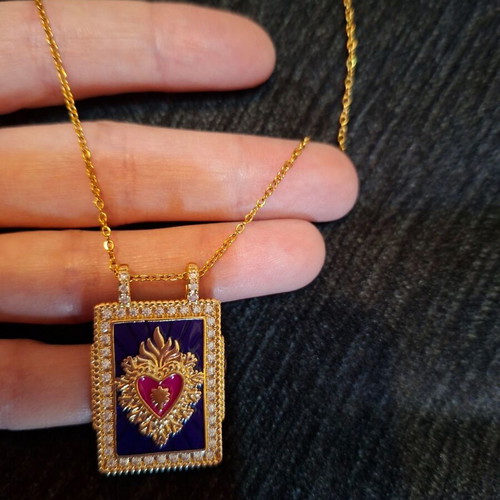 Necklace stainless steel new, blue and gold, embossed design