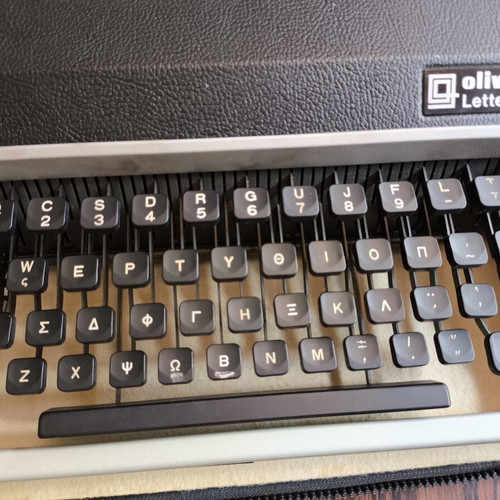 Olivetti Lettera DL typewriter with Greek keyboard and original case