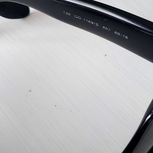 Gucci sunglasses unisex like new, black
