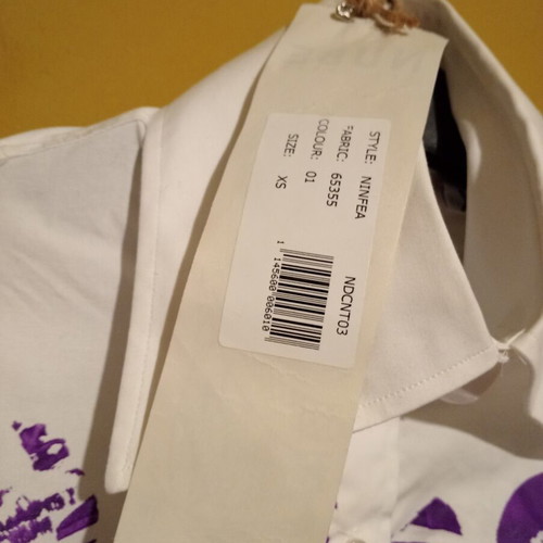 Nube Che Corre women's shirt new, white with purple punk graffiti, XS