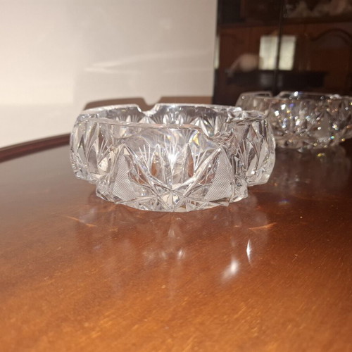 Vintage crystal ashtrays set like new with pinwheel cut design