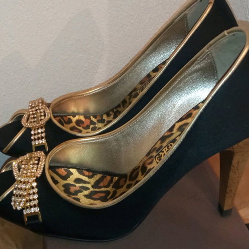 Peep Toe Donna Di Gio new, size 39, satin with gold details and rhinestones