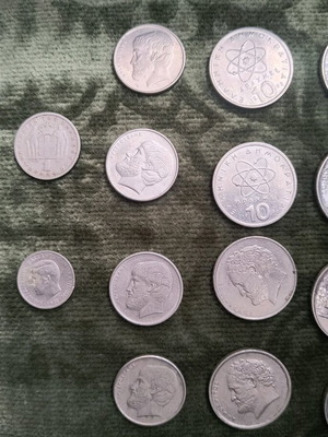 Coins like new, 18 collectible coins