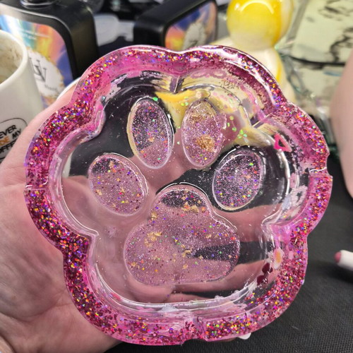 The Paw ashtray new made of epoxy and UV resin