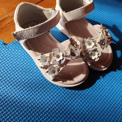 Sandals No 22 like new, decorated with flowers and glitter