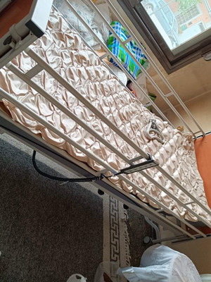 Hospital bed like new, automatic and foldable