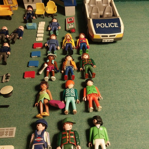 Playmobil police, post and other sets used, 25 figures and equipment