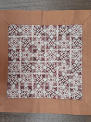 Napkin with geometric pattern new, 40cm x 40cm