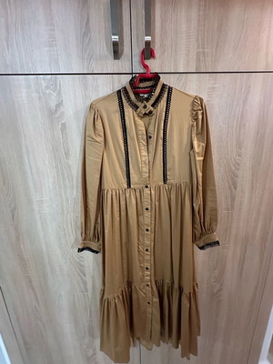 Nema dress used, size M, elegant, three-season