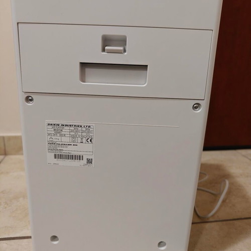 Daikin Air Purifier MC30Y like new with HEPA filter and deodorizer