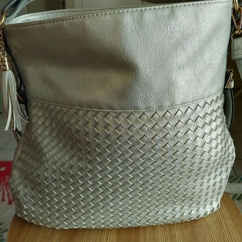 Shoulder bag silver matte like new with zipper pocket