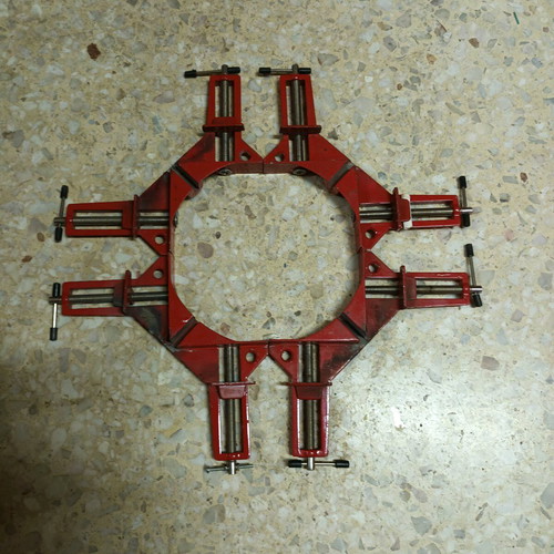 Aluminum clamps in circular arrangement like new, set of 4
