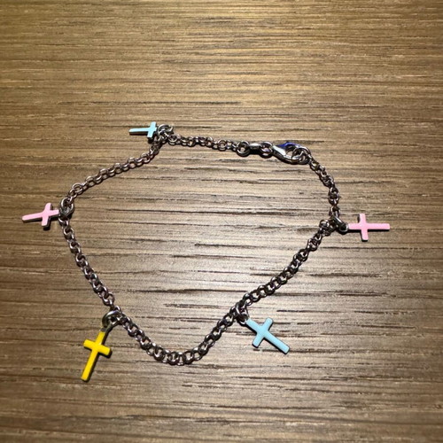 Silver 925 bracelet like new with dangling crosses, size 19
