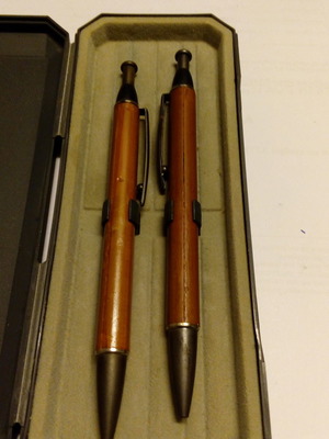 Pen and mechanical pencil set with wooden body new in case