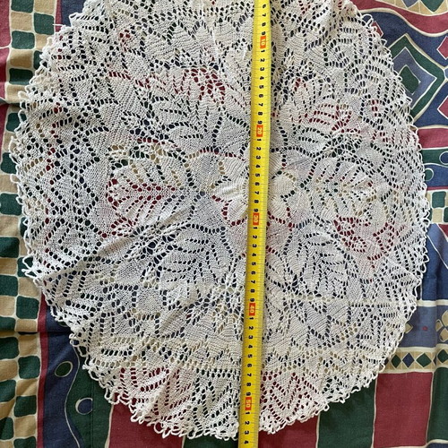 Knitted round tablecloth like new, diameter 54 cm