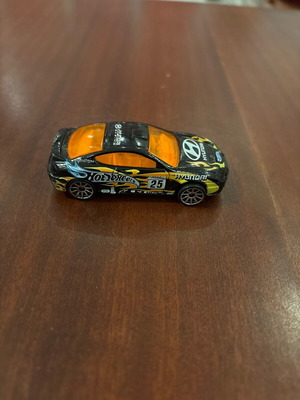 Hot Wheels Hyundai Tiburon 2002 in very poor condition
