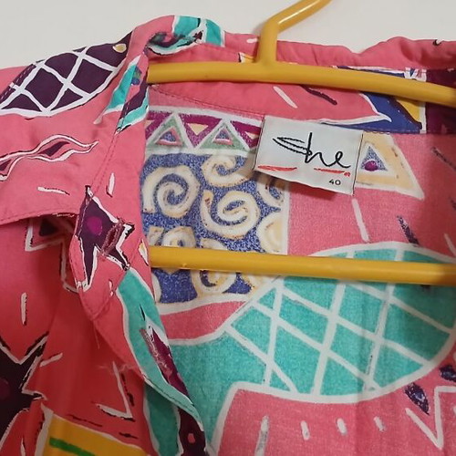 She vintage 80s/90s short-sleeve shirt, fuchsia pink with abstract geometric patterns