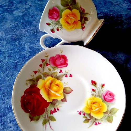 Vintage porcelain coffee-tea cup Queen Anne England 1950