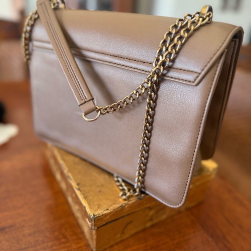 Moschino shoulder bag like new, camel color